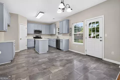 Kitchen - 719 Winesap Ct, Hampton, GA 30228 photo 1 of 3