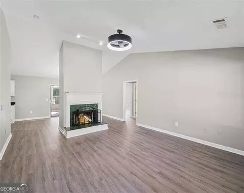 Living - 13 White Tail Dr, Jasper, GA 30143 photo 2 of 5