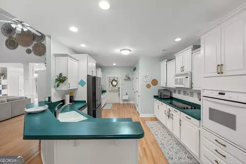 Kitchen - 200 Chaparral Trce, Tyrone, GA 30290 photo 1 of 1