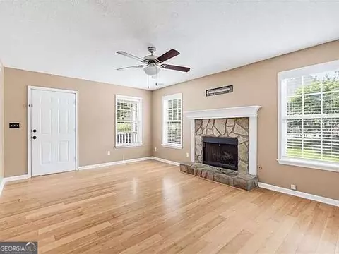 Living - 415 Willow Ln, Temple, GA 30179 photo 2 of 3
