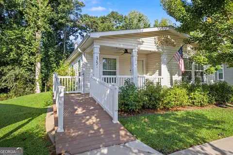 35 Redwood Cir, Newnan, GA 30263