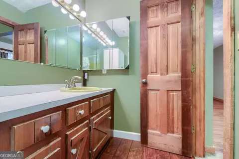 Bath - 1996 Thomas Rd, Canton, GA 30115 photo 2 of 5