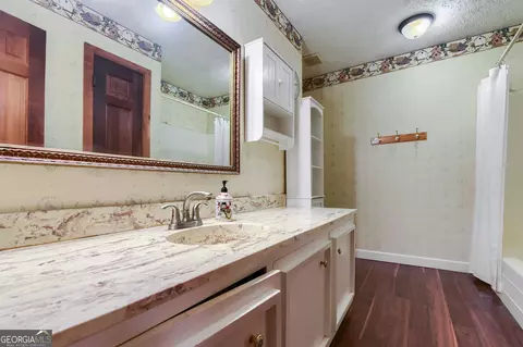 Bath - 1996 Thomas Rd, Canton, GA 30115 photo 4 of 5