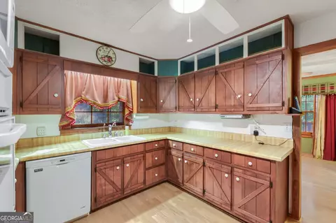 Kitchen - 1996 Thomas Rd, Canton, GA 30115 photo 2 of 3