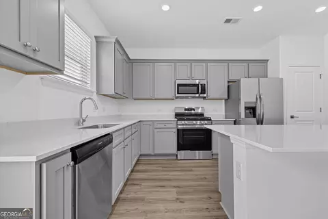 Kitchen - 27 Shoal Ct, Winder, GA 30680 photo 2 of 3