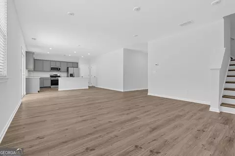 Living - 27 Shoal Ct, Winder, GA 30680 photo 2 of 4