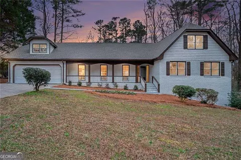5464 Breathitt Dr SW, Lilburn, GA 30047