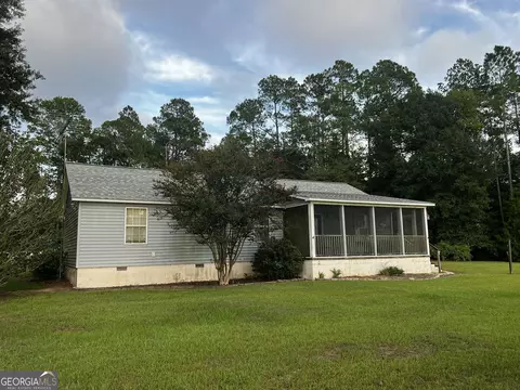 1693 E Lake Dr, Screven, GA 31560