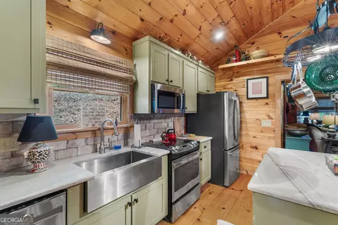 Kitchen - 75 Woodridge Trl, Murphy, NC 28906 photo 1 of 3