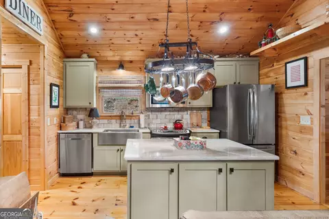 Kitchen - 75 Woodridge Trl, Murphy, NC 28906 photo 3 of 3