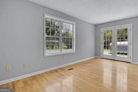 Living - 362 Four Points Rd, Jackson, GA 30233 photo 7 of 7