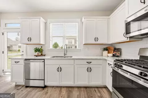 Kitchen - 167 Mountain Blvd, Jasper, GA 30143 photo 2 of 3