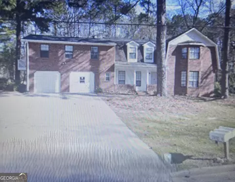 2498 Robinhood Dr, Ellenwood, GA 30294