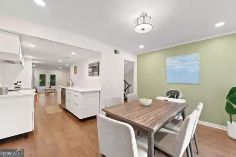 8 Ivy Rdg NE, Atlanta, GA 30342
