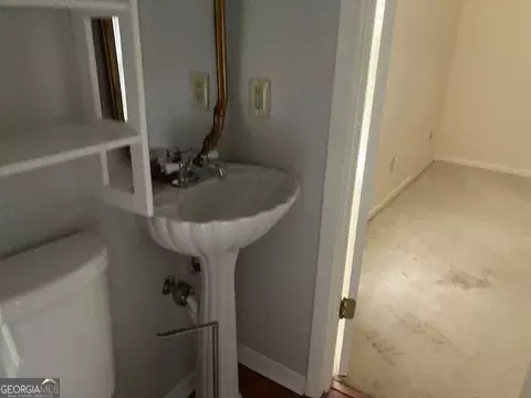 Bath - 304 Clairmont Dr, Dublin, GA 31021 photo 3 of 3