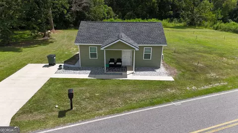 403 Auburn Rd, Glennville, GA 30427