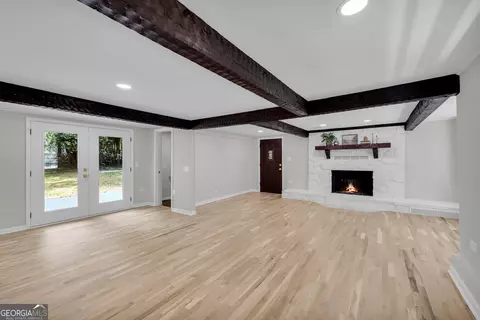 Living - 921 Highway 72 E, Comer, GA 30629 photo 4 of 10