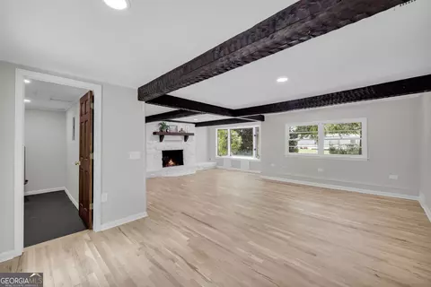 Living - 921 Highway 72 E, Comer, GA 30629 photo 2 of 10