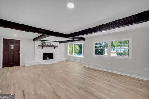 Living - 921 Highway 72 E, Comer, GA 30629 photo 3 of 10