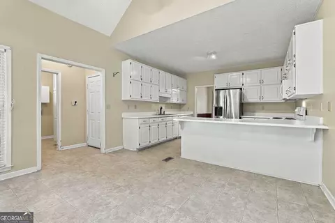 Kitchen - 255 Weeping Willow Way, Tyrone, GA 30290 photo 1 of 6