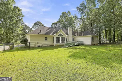 Exterior - 255 Weeping Willow Way, Tyrone, GA 30290 photo 3 of 6