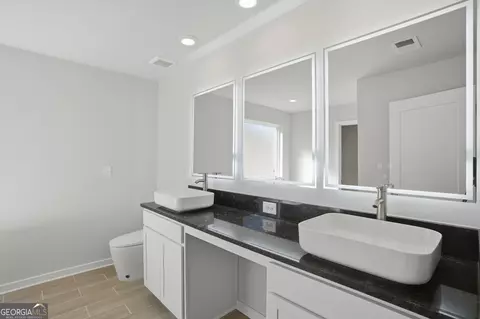 Bath - 302 Glenhaven Dr, Lagrange, GA 30241 photo 2 of 4