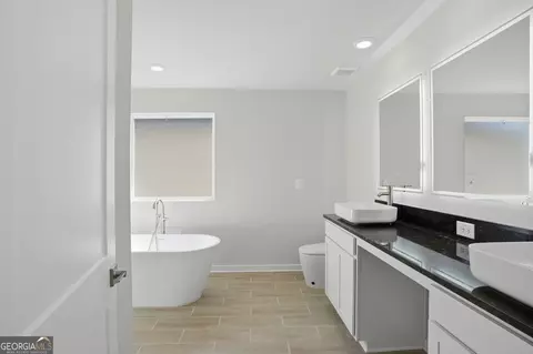 Bath - 302 Glenhaven Dr, Lagrange, GA 30241 photo 4 of 4