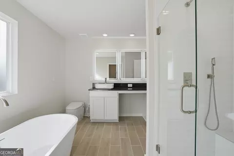 Bath - 302 Glenhaven Dr, Lagrange, GA 30241 photo 3 of 4