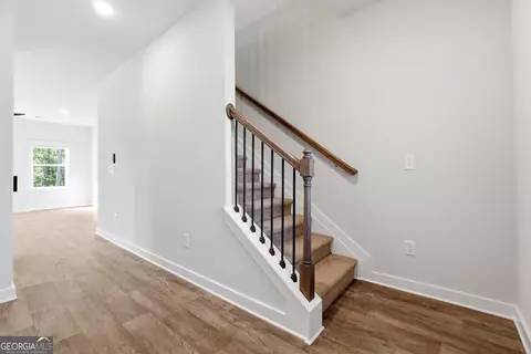 Entry Way - 302 Glenhaven Dr, Lagrange, GA 30241 photo 4 of 5