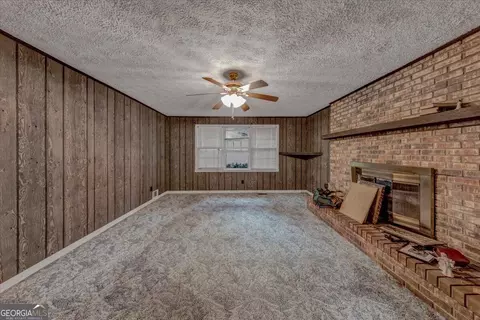 Living - 2380 Keys Ferry Rd, Jackson, GA 30233 photo 4 of 6
