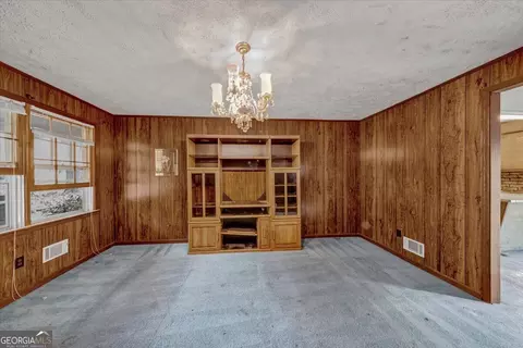 Living - 2380 Keys Ferry Rd, Jackson, GA 30233 photo 2 of 6