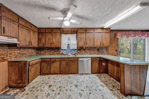 Kitchen - 2380 Keys Ferry Rd, Jackson, GA 30233 photo 1 of 3