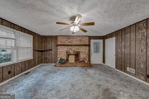 Living - 2380 Keys Ferry Rd, Jackson, GA 30233 photo 5 of 6