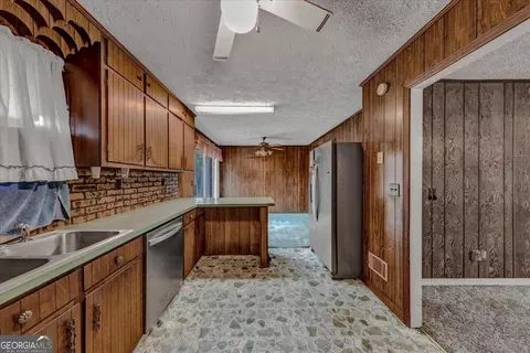 Kitchen - 2380 Keys Ferry Rd, Jackson, GA 30233 photo 2 of 3