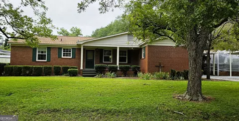 555 Mulberry St, Swainsboro, GA 30401