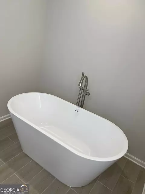 Bath - 11516 Kimberly Way, Hampton, GA 30228 photo 6 of 7