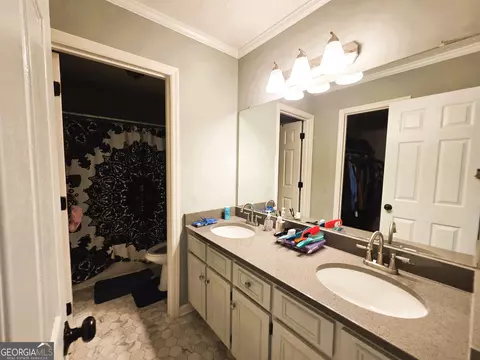Bath - 104 Cedar Creek Ct, Lagrange, GA 30240 photo 1 of 1