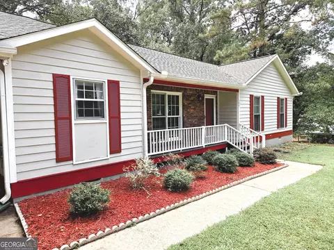 Exterior - 104 Cedar Creek Ct, Lagrange, GA 30240 photo 2 of 5