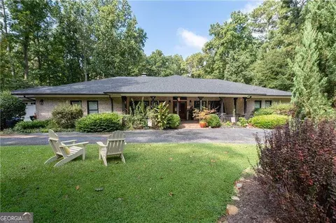 8180 Innsbruck Dr, Sandy Springs, GA 30350