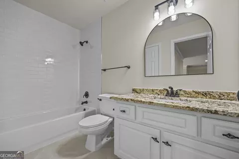 Bath - 5545 Stoneleigh Dr, Suwanee, GA 30024 photo 2 of 11