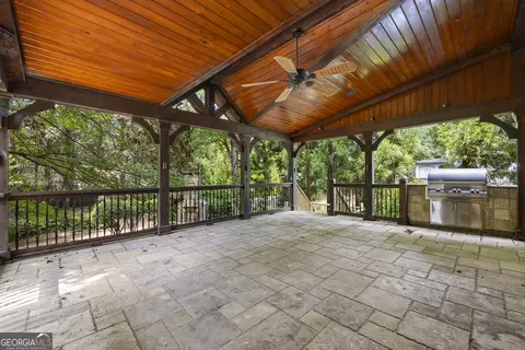 Exterior - 5545 Stoneleigh Dr, Suwanee, GA 30024 photo 2 of 9