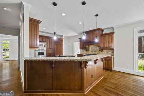Kitchen - 5545 Stoneleigh Dr, Suwanee, GA 30024 photo 1 of 8