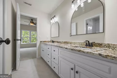 Bath - 5545 Stoneleigh Dr, Suwanee, GA 30024 photo 8 of 11