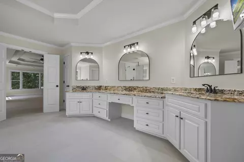 Bath - 5545 Stoneleigh Dr, Suwanee, GA 30024 photo 4 of 11