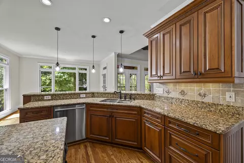 Kitchen - 5545 Stoneleigh Dr, Suwanee, GA 30024 photo 8 of 8
