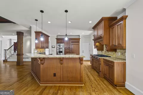 Kitchen - 5545 Stoneleigh Dr, Suwanee, GA 30024 photo 2 of 8