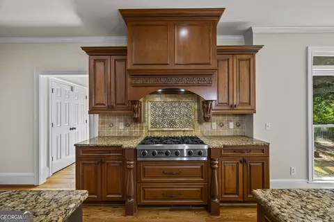 Kitchen - 5545 Stoneleigh Dr, Suwanee, GA 30024 photo 6 of 8