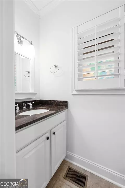 Bath - 1805 Stephens Ct, Monroe, GA 30656 photo 6 of 8