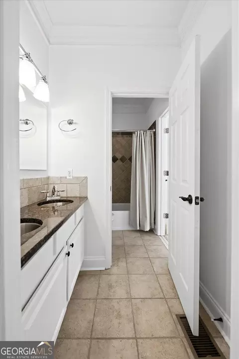 Bath - 1805 Stephens Ct, Monroe, GA 30656 photo 5 of 8
