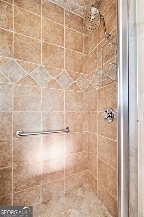 Bath - 1805 Stephens Ct, Monroe, GA 30656 photo 3 of 8